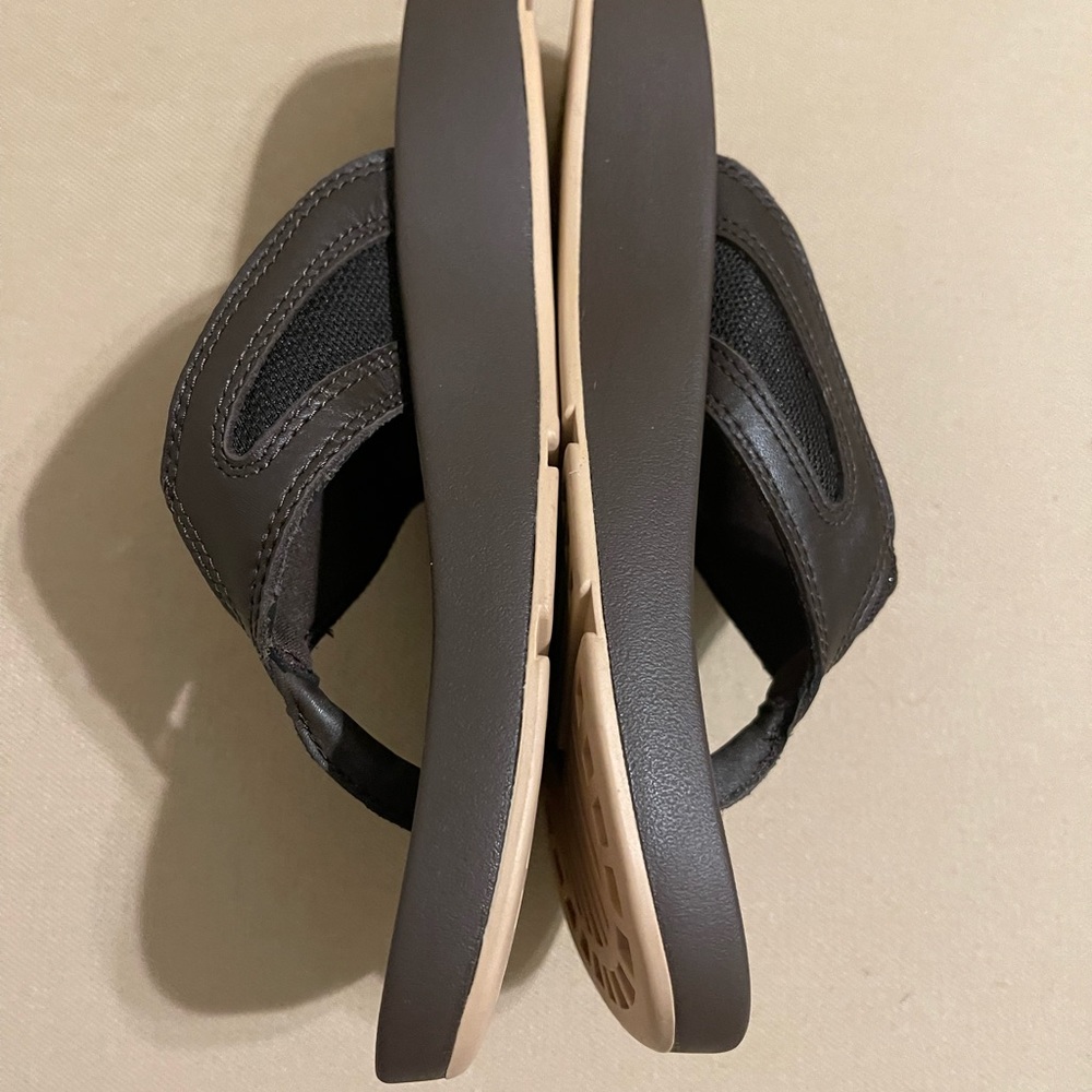 Xtratuf South Shore leather flip flops. Size 7 US. - Picture 6 of 10